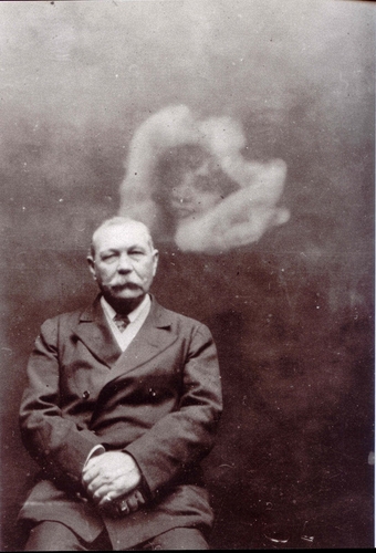 ada-deane-spirit-photographer-spirit-photograph-of-sir-arthur-conan-doyle-1922