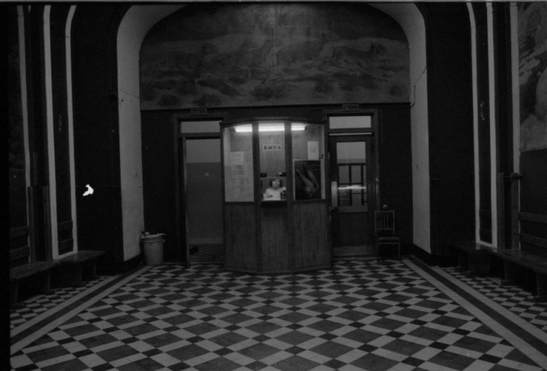 cactus-seller-15-2009-photograph-lightbox-36-x-51-x-8-cm-ed-2_3-2ap