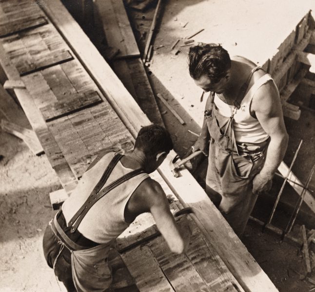 concrete-box-workers-circa-1940