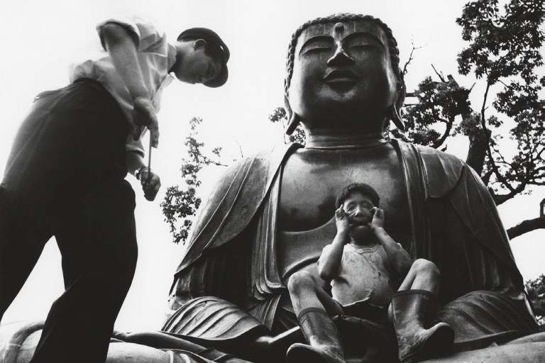 gokokuji-temple-boys-make-like-japanese-tokyo-1961
