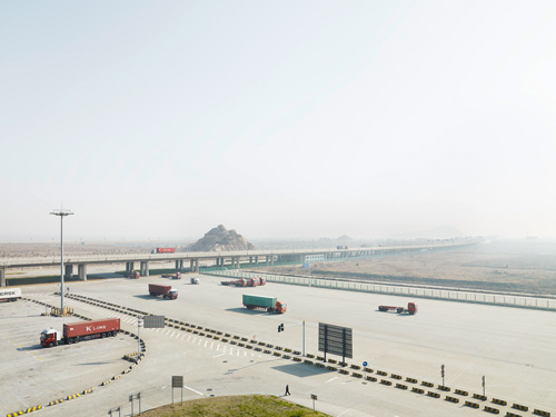 henrik-spohker-%22access-to-the-container-terminal-island-yangshan-china%22-from-the-series-%22in-between%22