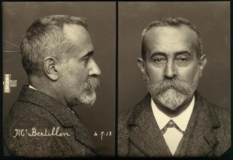 bertillon-in-1913-demonstrating-the-two-part-mug-shot-method-of-photographing-suspects