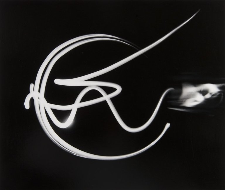 cadenza-light-drawing-date-1940-printed-1970s-artist-barbara-morgan-43-2-x-36-8-cm