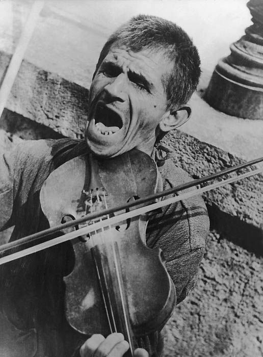 karoly-escher-vak-muzsikus-the-blind-musician-1944