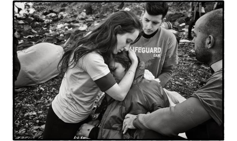lesbos-greece-a-young-greek-volunteer-from-the-sea-rescue-corps-comforts-an-iraqi-refugee-sunduz-34-years-old-a-kurd-from-iraq-fled-mosul-and-daesh-three-months-ago-with-her-husband-and-their-tw