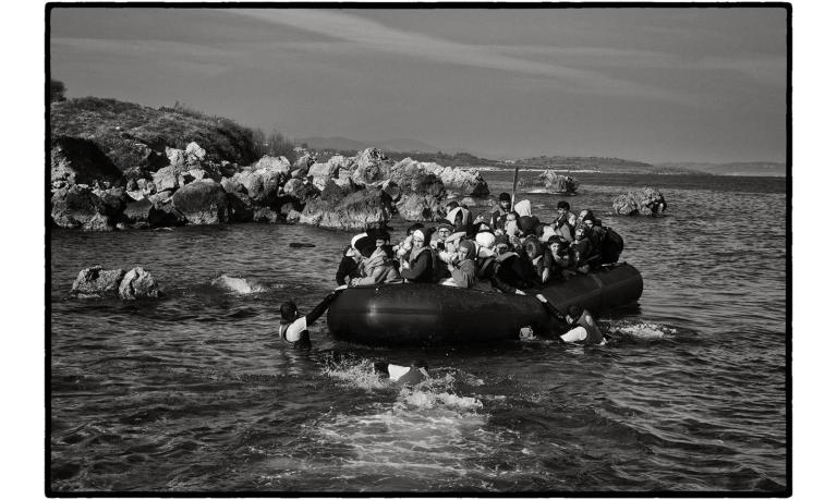 lesbos-greece-the-turkish-authorities-estimate-that-almost-850-000-migrants-mainly-syrians-afghans-and-iraqis-tried-to-cross-to-greece-from-the-turkish-coast-in-2015-hundreds-of-people-arrive-on
