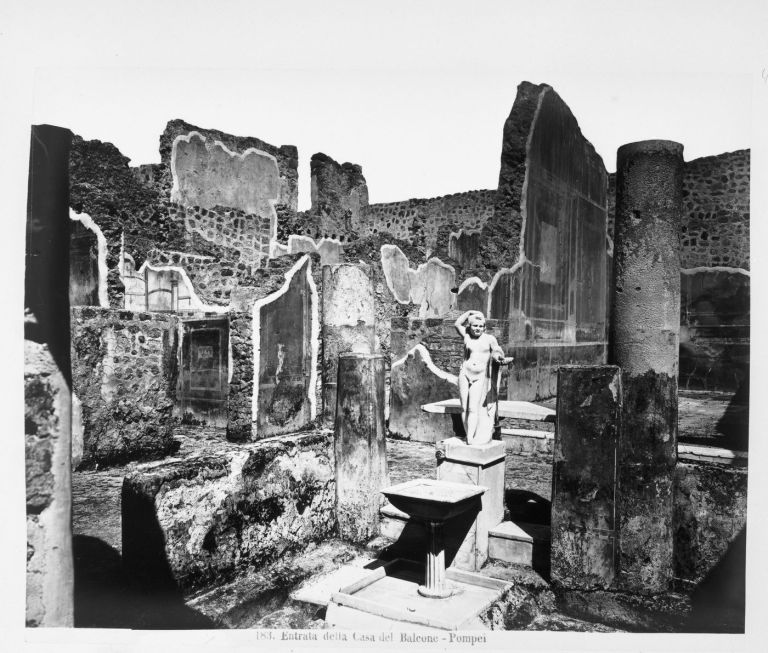 Entrata della casa del balcone