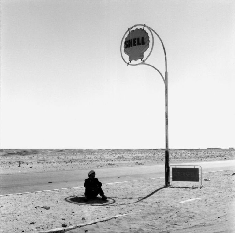 Paul Almasy, Shell gas station in the desert, Algeria 1963 60 x 60 cm, silver-gelatin print on baryt-paper Paul Almasy, Brücke, Ishfahan, Iran 1964 60 x 60 cm, silver-gelatin print on b