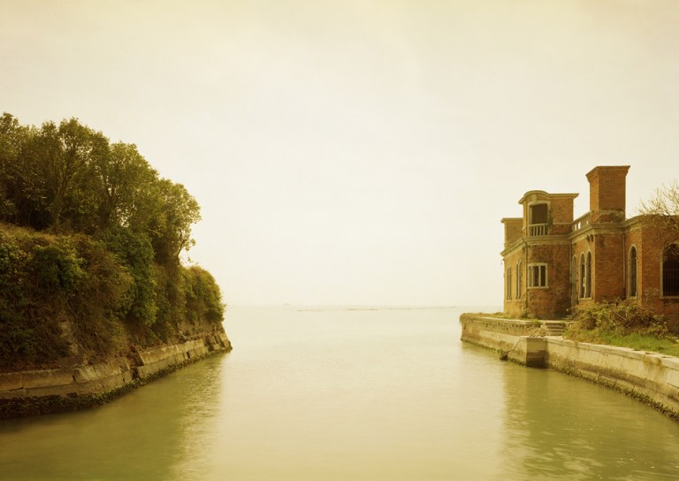 Magical-Surfaces-Elger-Esser-Parasol-Unit-Londra-2016