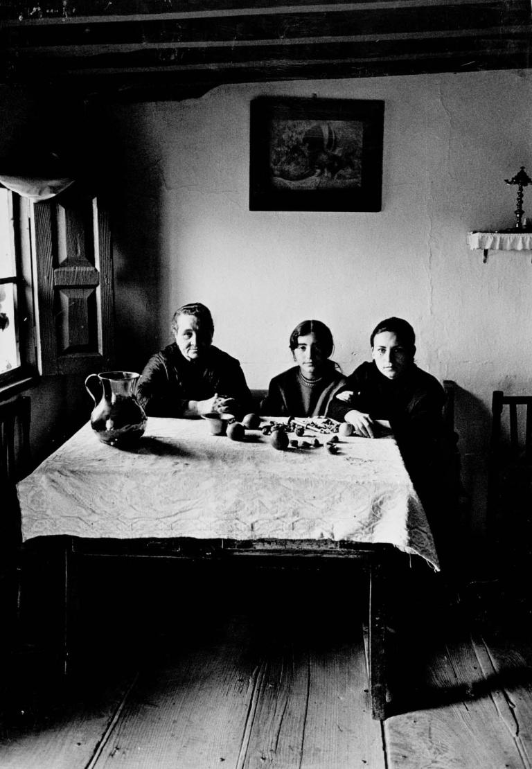 Pedro Bernardo, Ávila (1958-1972) Date- 1968 : Copy time Technique- Gelatin silver on paper Dimensions- 58,8 x 40,7 cm