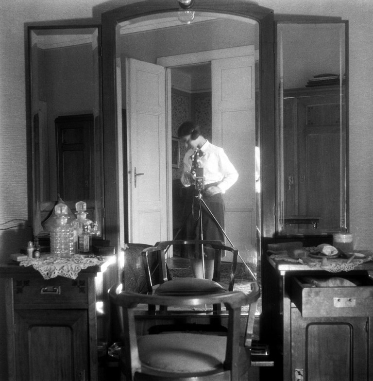 eva_besnyo_self_portrait-web