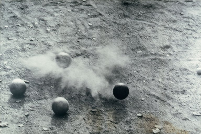 Hannah Villiger
Arbeit 1979 Black-and-white photograph on baryte paper, matt 125 x 189.5 cm Aargauer Kunsthaus Aarau : deposited by a private collection