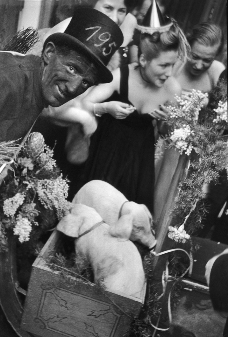 Jakob Tuggener- Ballnächte:Ball Nights 1934-1950. 144 S., 127 Abb. Scalo, Zürich u.a. 2005. Antiquarisch erhältlich