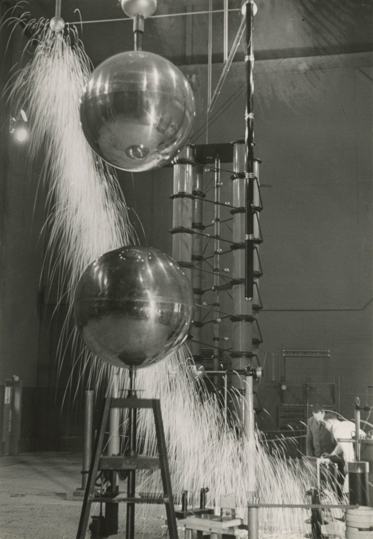 Jakob Tuggener, Fabrik 1933-1953 - Research Laboratory, factory machine shop Oerlikon