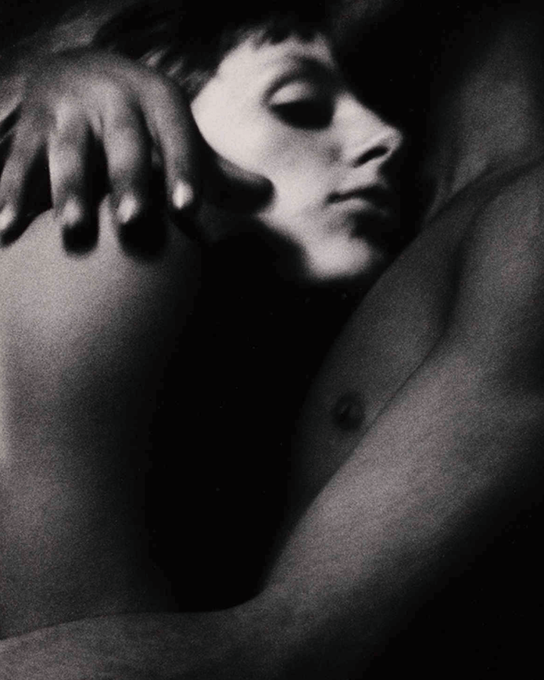 Anna Beeke en haar vriend. Creation Artist Sanne Sannes Dating1962 - 1967 Material and Technique Physical features Techniquegelatin silver print Measurementsh 25.3 cm × w 20.5 cm