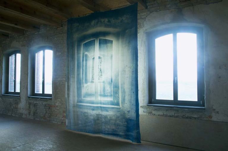 Pentimenti (Vierraden), cyanotype on cotton, 300 x 220 cm, kunstbauwerk e.V., Tabakfabrik Vierraden 2016, photo- Ute Lindner