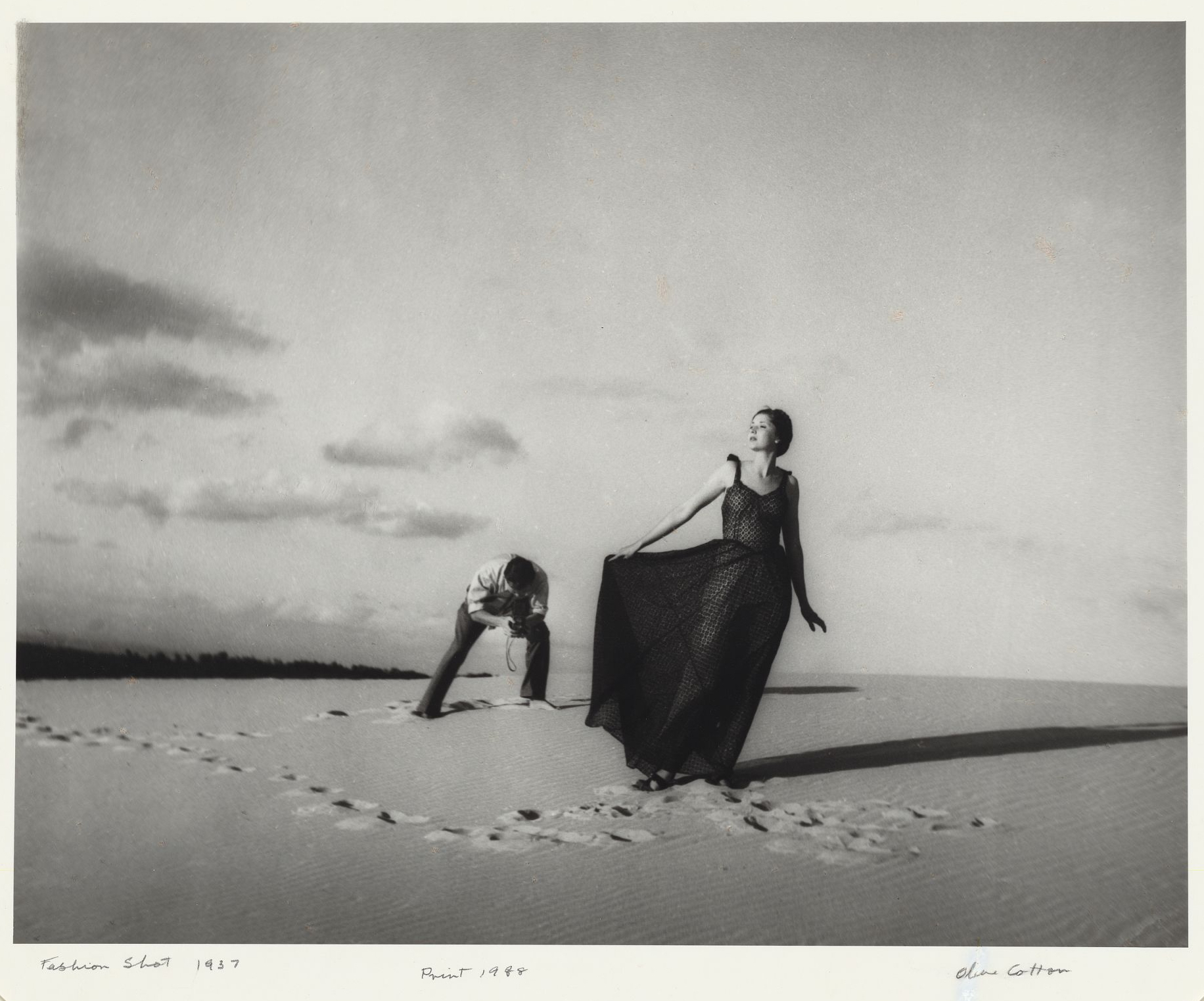 Fashion shot, Cronulla sandhills 1937 prtd 1988