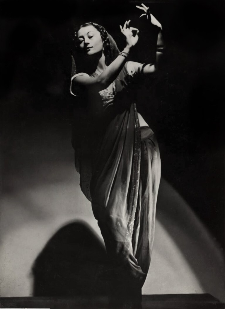 Bodenwieser Ballet performance of Indian love song, with Eileen Cramer, 1952? National Library of Australia 21 x 15.5 cm